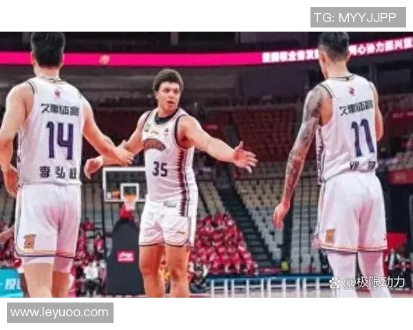 洛夫顿疯狂表现6投5中砍下25分8篮板5助攻罚球20次命中13次 洛夫顿疯狂表现6投5中砍下25分8篮板5助攻罚球20次命中13次